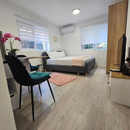 Tiny Rose Studio Тирана Экстерьер фото
